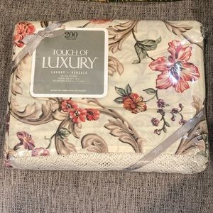 Vintage 90’s king flat ‎ sheet floral. New unopened. Touch of Luxury 350